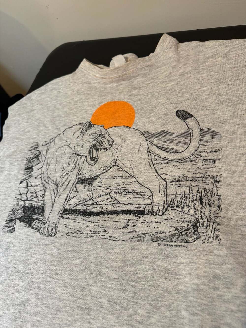 Vintage 1989 Mountain Lion Graphic Sleeveless Cropped Sweatshirt Size 4XL - Picture 7 of 7
